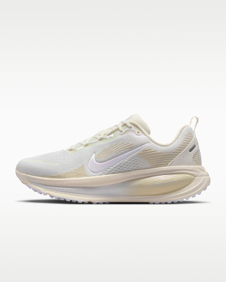 W+NIKE+VOMERO+18+ESS.png
